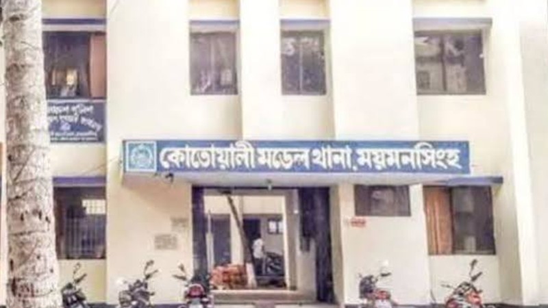 ময়মনসিংহে মেধাবী ছাত্রীর মর্মান্তিক মৃত্যু: ছাদ থেকে নিচে পড়ল পরীক্ষার্থী