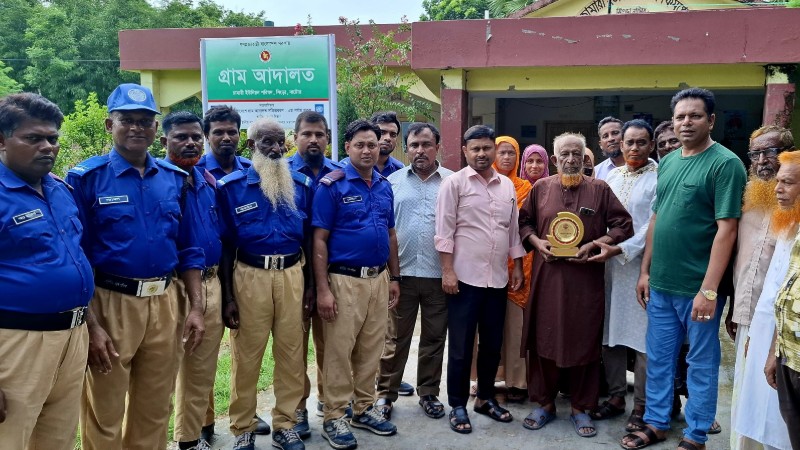 ২৯ বছরের কর্মজীবন শেষে অসহায় আজগর আলীর পাশে প্রশাসন: ইউএনও বললেন ‘আমরা আছি’