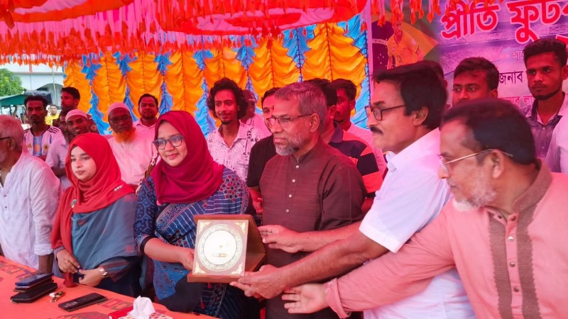 বড়াইগ্রামে বিশ্বকাপের আমেজে আর্জেন্টিনা-ব্রাজিল সমর্থকদের প্রীতি ফুটবল ম্যাচ