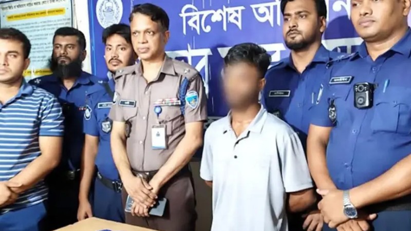 কক্সবাজারে ঢাকাগামী বাসে ৯২ হাজার ইয়াবা উদ্ধার, হেলপার গ্রেপ্তার