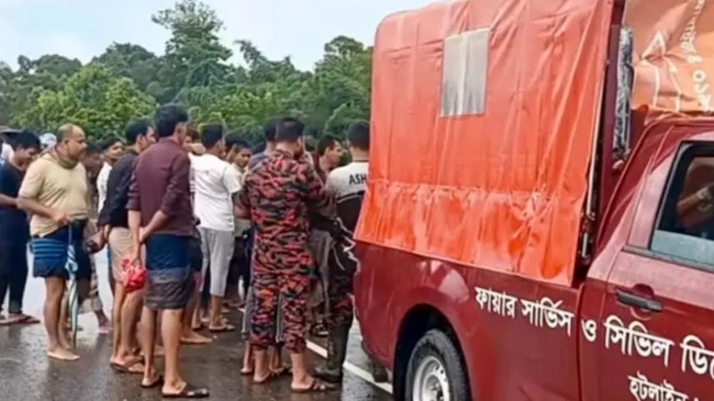 কক্সবাজারে বন্যা ও পাহাড়ধসে ২৬ জনের প্রাণহানি: দুর্বিষহ জীবন পার করছেন ৩ লক্ষাধিক মানুষ