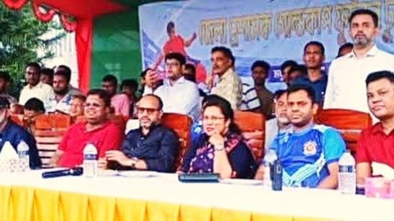 মধুপুরে জেলা প্রশাসক গোল্ডকাপ ফুটবল টুর্নামেন্টের জমকালো উদ্বোধন