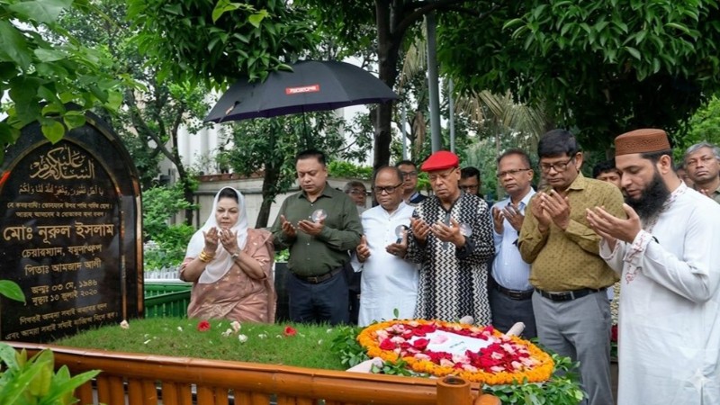 বীর মুক্তিযোদ্ধা নুরুল ইসলামের ষষ্ঠ মৃত্যুবার্ষিকীতে সমাধিতে শ্রদ্ধা