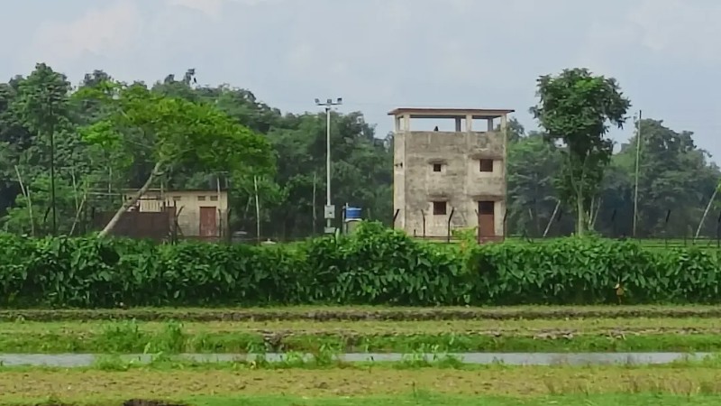 লালমনিরহাটে পুশইন আতঙ্কে সীমান্তবাসী, সতর্ক অবস্থানে বিজিবি