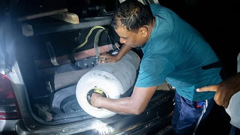 প্রাইভেটকারের গ্যাস সিলিন্ডারে লুকানো ৩০ হাজার ইয়াবা জব্দ, চালক আটক