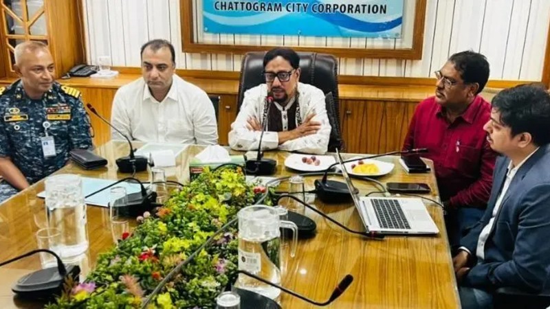 ক্ষতিগ্রস্ত সড়ক দ্রুত সংস্কারের নির্দেশ চসিক মেয়রের