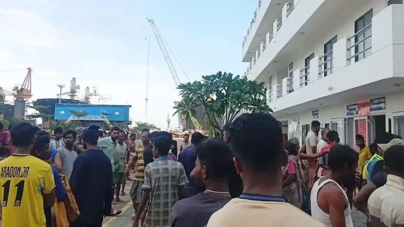 সীতাকুণ্ডে শিপইয়ার্ডে বিষাক্ত গ্যাসে মৃতের সংখ্যা বেড়ে ৯